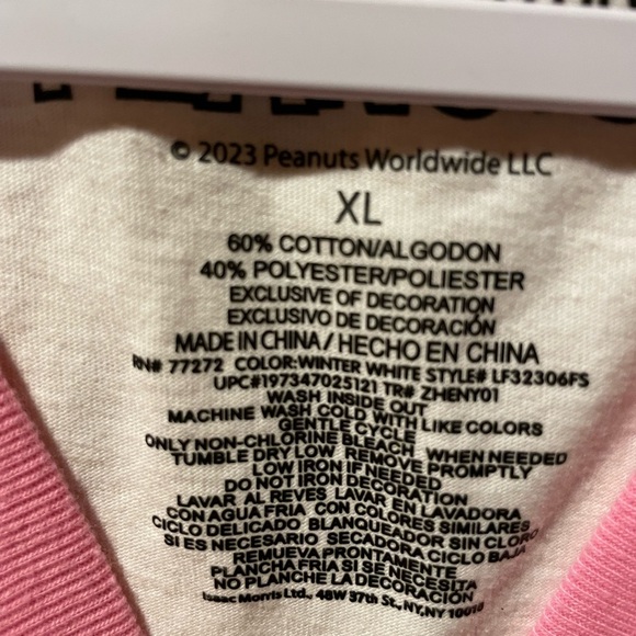 Peanuts crop Tshirt with pink stripping on sleeves and neckline used  size XL - Picture 4 of 6